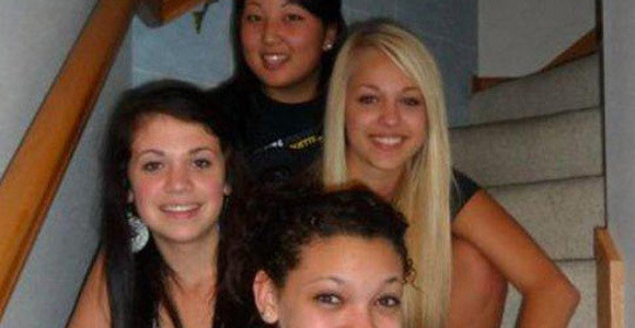 【怖っ!誰の脚!?】 冷静に見るとマジで怖い女性4人の集合写真(*続きを読むをクリックすると画像全体を見れます)#氷川きよし #書類送検 #お試しか #fmpipi #谷垣 【怖っ!誰の脚!?】 冷静に見るとマジで怖い女性4人の集合写真(*続きを読むをクリックすると画像全体を見れます)#氷川きよし #書類送検 #お試しか #fmpipi #谷垣