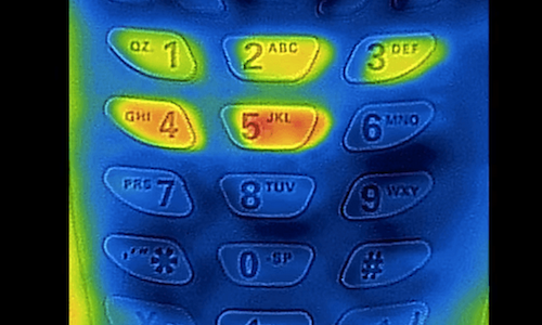 【要注意！】iPhoneケースを利用して“暗証番号を盗む方法”が拡散中！