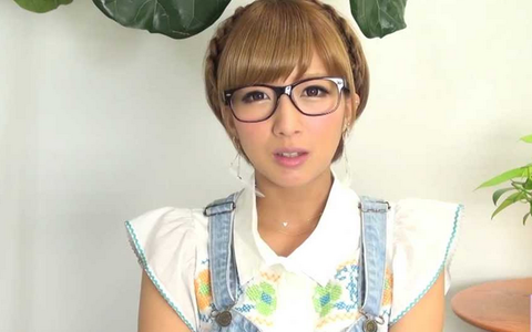 辻希美が1歳次男に食パン食べさせる投稿が何故か炎上…… 辻希美が1歳次男に食パン食べさせる投稿が何故か炎上……