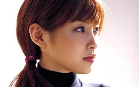 高橋愛の私服がダサいとネット上で話題！？