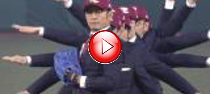 須藤元気率いるスーツのパフォーマンス集団「WORLD ORDER」が始球式に登場！まるで千手観音みたい！！