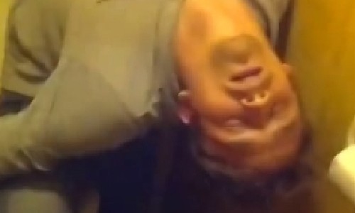 ありえない場所で！友人がありえない格好で泥酔！？