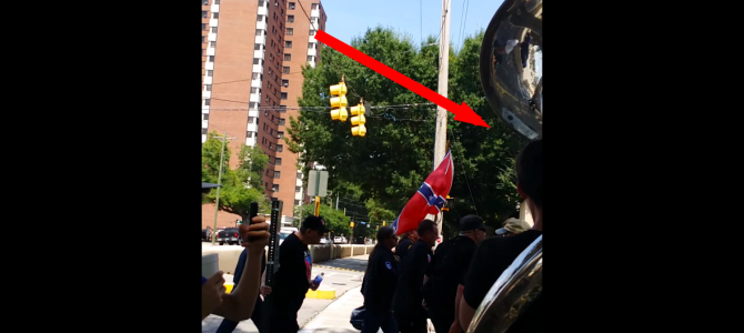 白人至上主義団体「KKK」のパレードを音楽の力で「おマヌケな雰囲気」にして台無しに！天才的な抗議だと絶賛される！！