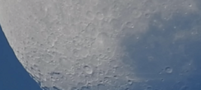 月がこんなに近くに！ニコンの低価格帯カメラのズーム性能が凄い！！