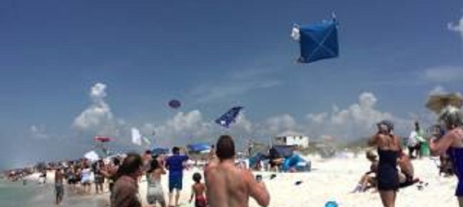 ビーチを戦闘機が超低空飛行した結果、ビーチが大変なことに！