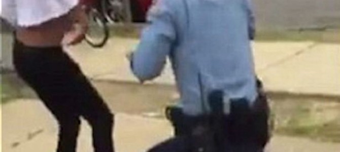 モメ事の現場に女性警察官が現れダンスバトルに？！その場を丸く治める！