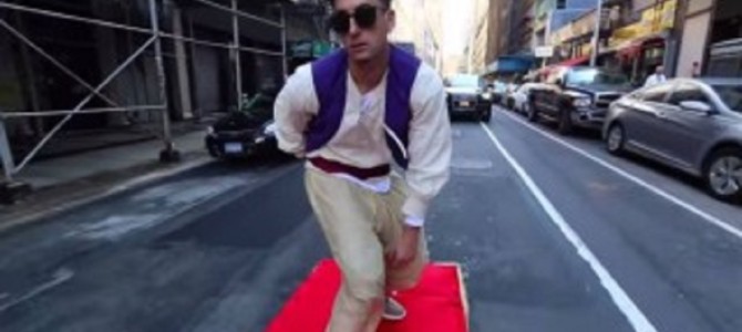 リアルアラジン登場！? NYに魔法のじゅうたんに乗った男が現れた！