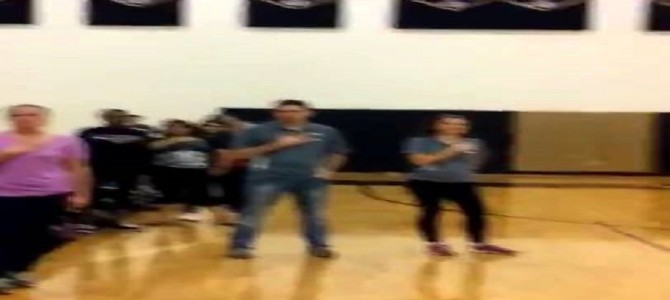 女子バレー部員が国歌独唱したら、あまりの美声で、会場大熱狂！