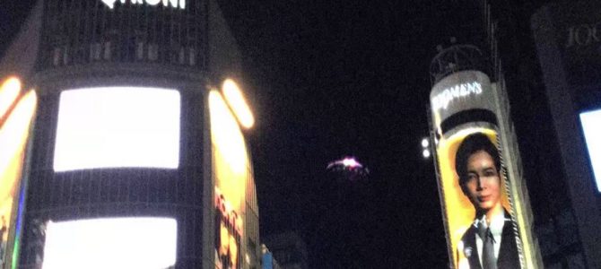 渋谷上空に大型のUFOが現れ話題に！