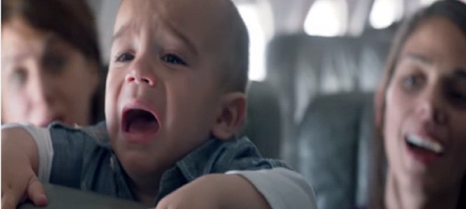 赤ちゃんが泣くと、みんな喜ぶ？ママにとって「夢のような飛行機」