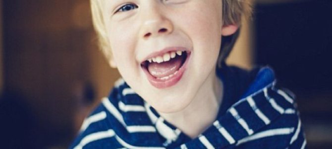 子供は「本当の笑顔か偽の笑顔なのか」を見抜くことができる