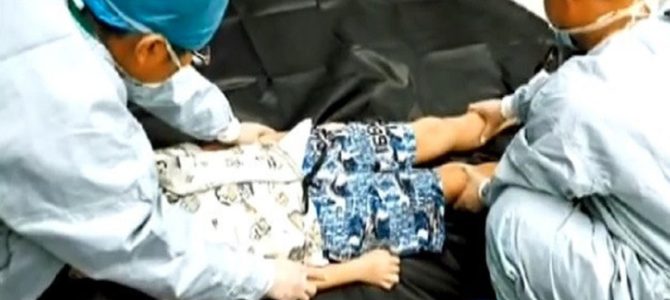 「お医者さんにはなれないけど…」11歳少年の最期の願いに、医師達が最敬礼した理由に涙