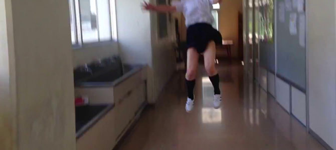 ドローンと忍者女子高生の鬼ごっこ！女子高生の正体にも衝撃