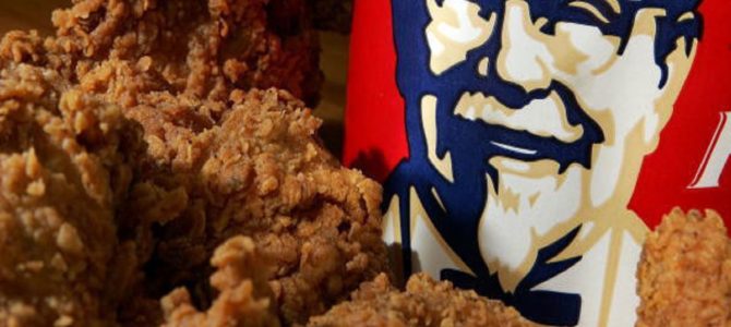 ケンタッキーフライドチキンの骨で作った『キングギドラ』が、今にも襲いかかってきそうな迫力だと話題