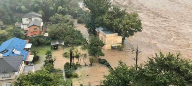 東京都多摩地域西部を流れる秋川が台風１９号の影響で氾濫