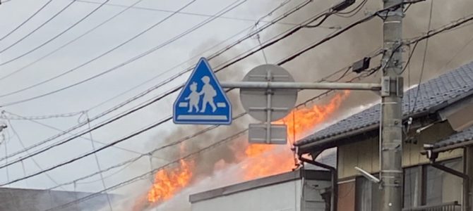 岐阜県羽島市の建物で大規模な火事
