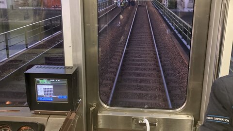 【京急線で人身事故　「線路に人が倒れている」　列車に遅延】