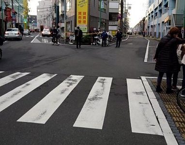 東京都葛飾区　女性が刺され出血　男が逮捕される
