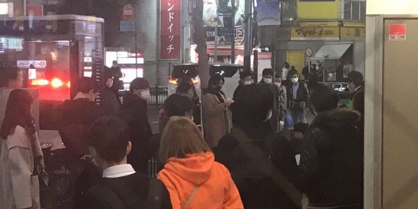 千葉県船橋市　駅の付近に警察が出動　「人が倒れている」