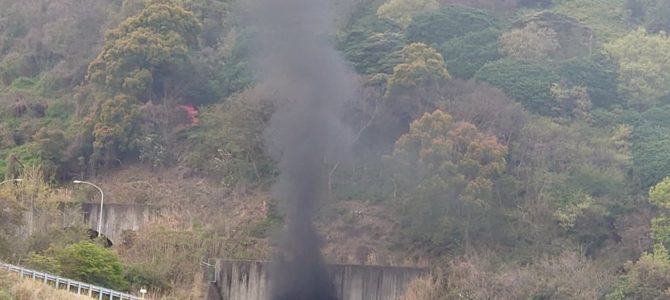 高松道 川之江JCT〜大野原IC付近で火事 高松道 川之江JCT〜大野原IC付近で火事