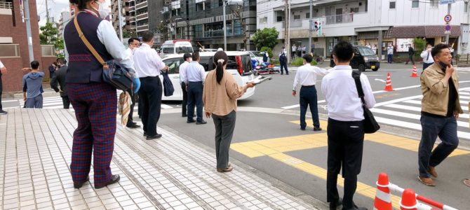 大阪市東淀川区　 東淀川警察署前で事故
