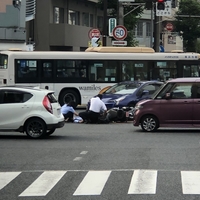 国道1号線　横浜市西区中央 戸部駅付近交差点で事故
