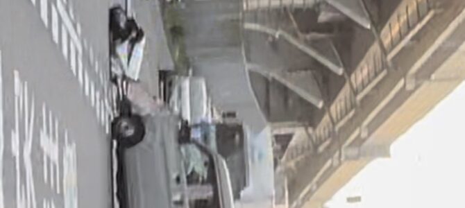 国道357号線 船橋市栄町付近で多重事故 !「 黒塗高級車とトラックの事故」 国道357号線 船橋市栄町付近で多重事故 !「 黒塗高級車とトラックの事故」