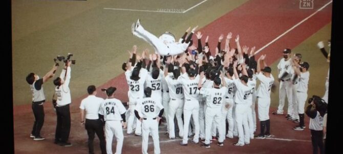 ロッテ・井口監督退任! 突然の発表に球場は騒然 ロッテ・井口監督退任! 突然の発表に球場は騒然