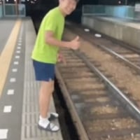 【バカッター】東稜高校バレー部1年の一平君、駅で線路ダッシュトレーニング 【バカッター】東稜高校バレー部1年の一平君、駅で線路ダッシュトレーニング