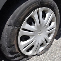 猛暑で車のタイヤ破裂も