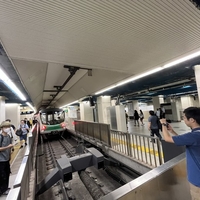 東京メトロ千代田線　明治神宮前駅でホームドア点検