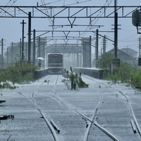 総武本線、台風13号の大雨の影響で線路が水没
