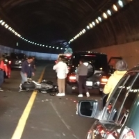 東名高速 吾妻山トンネル付近で事故