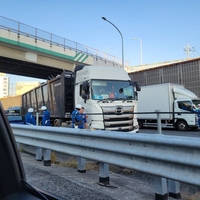 東北自動車道　岩槻IC〜川口JCT間で多重事故