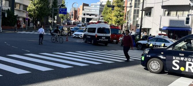 80代の男を逮捕！車で代官山でガードレール突っ込む