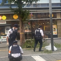 歌舞伎町の繁華街で飛び降り！その瞬間がライブカメラ収められてる