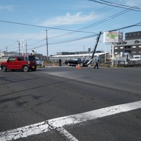 【宮城県名取市】国道で高級車センチュリーが信号機に衝突