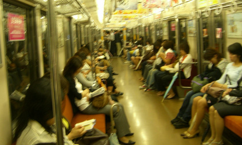 【動画】間違って女性専用車両に乗ってしまった男性に「気持ち悪い！あっちいって！」と絶叫する鬼畜女性