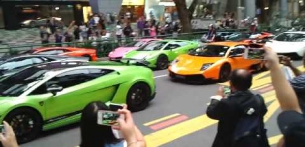 “ランボルギーニの大集団” が、渋滞を巻き起こす！！