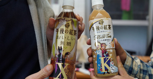 【ディズニーファン必見】午後の紅茶ディズニーデザインボトルを専用カメラアプリで撮るとスゴいことが起きるぞ！