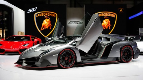 ランボルギーニでマフラーから火を噴くパフォーマンス→車体に引火！！