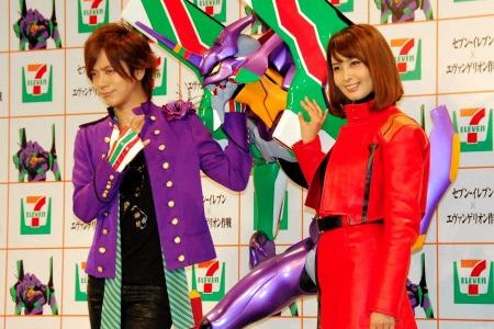 DAIGOと加藤夏希が1600万円の『エヴァカー』に大興奮！！