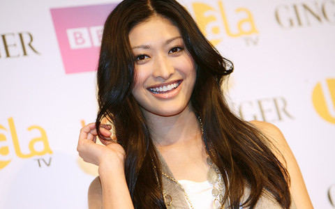 山田優が生後2か月の長女を抱き居酒屋へ→ネットで批判殺到！？