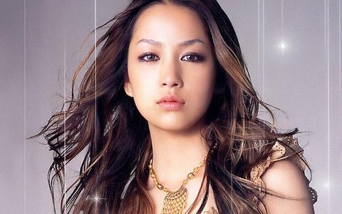 中島美嘉｢売れ残らなくてよかった｣ライブで結婚を報告→売れ残った女性が激怒……