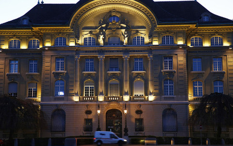 スイス中央銀行が絶対防衛線をいきなり撤廃！スイ/円が5分間で115円→161円となり即死者続出！！