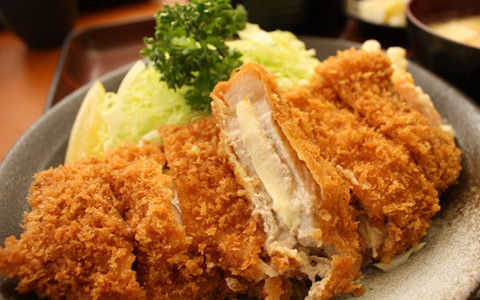 トンカツのソース派と塩派で意見違い殴り合いのケンカ！？