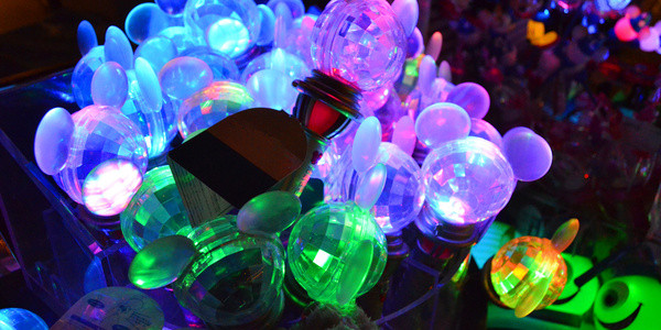 年間退職者は9000人 ディズニーランドで働く人達の現実とは！？