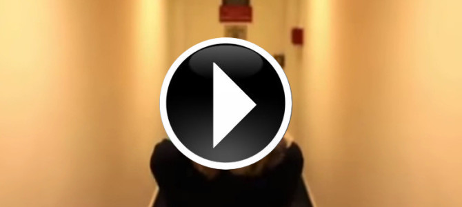 両手をガムテープで縛られたときの脱出ワザ