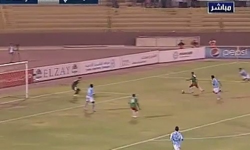 サッカー史に残るオウンゴールが生まれた