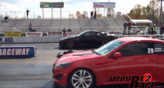 日産GT-R　VS　ヒュンダイ（現代自動車）ジェネシス！最強のスポーツカー対決！！